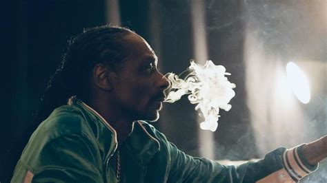 How Much Weed Does Snoop Dogg Actually Smoke? Details