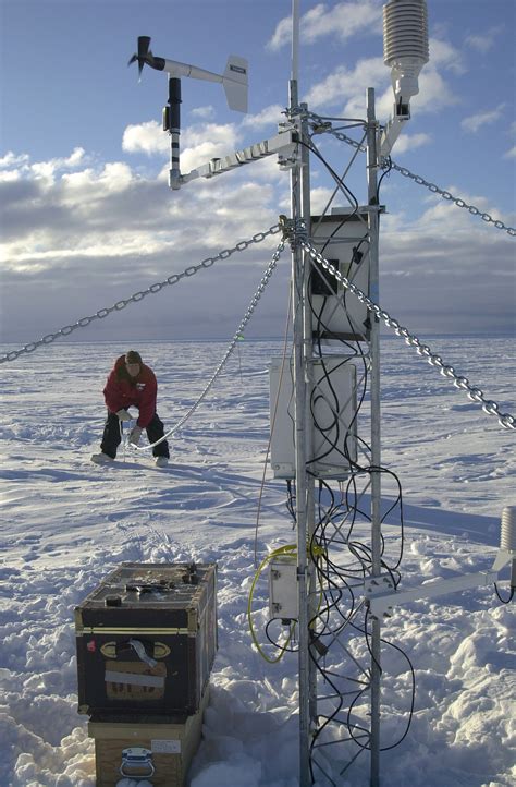 Antarctic Photo Library - Photo Details - iceberg-b15-station.JPG