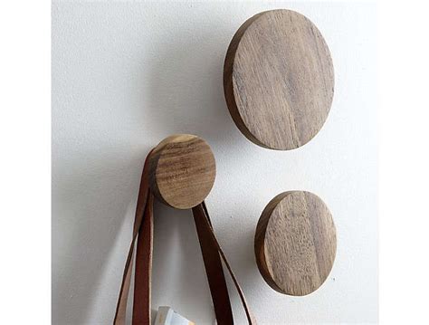 10 Easy Pieces: Wooden Pegs and Hooks - Gardenista