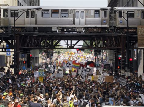 Thousands join NATO protest march through Chicago | Inquirer News