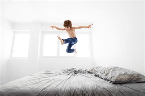 10 simple tips for photographing your child jumping on the bed | Kids ...