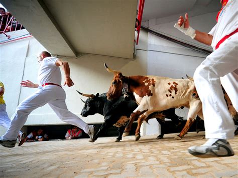 In Spain, running with the bulls takes strategy - CBS News