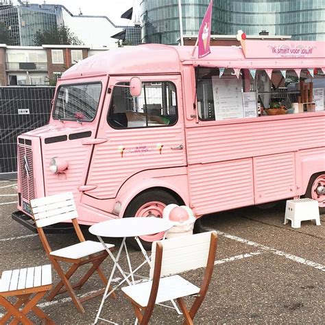 Love this pink truck at the Spek & Bonen Foodtruck Festival! #weekend # ...