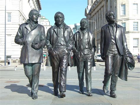 The "Fab Four" Beatles Statue in Liverpool, England - Buyoya