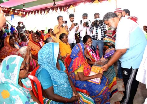 Pappu Yadav distributes sarees among women on 74th Independence Day