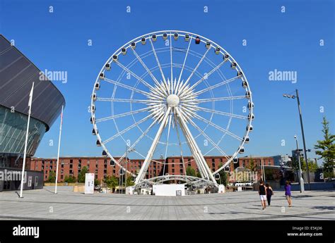 The Liverpool Eye ferris wheel at the Albert docks complex in Liverpool ...