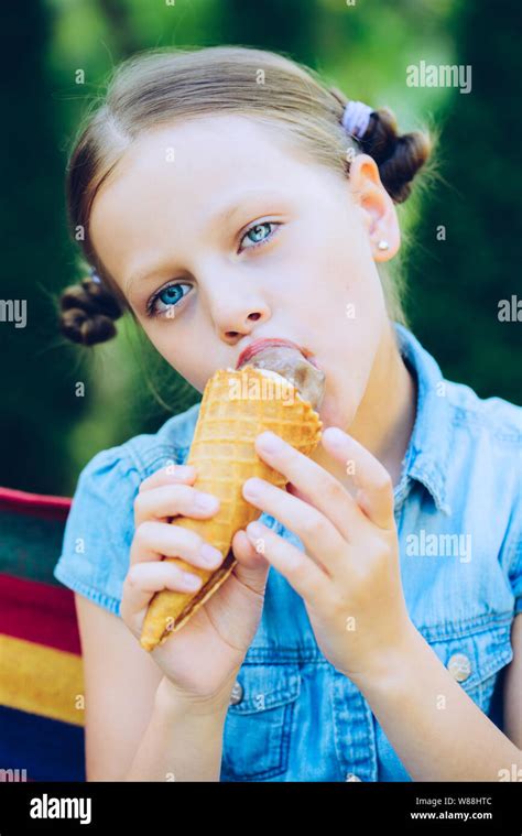 smiling little girl eating ice cream Stock Photo - Alamy