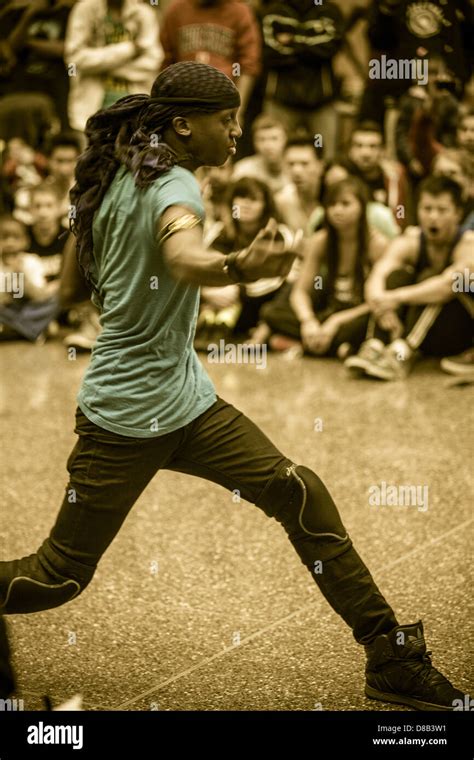 Break dancing competition hi-res stock photography and images - Alamy