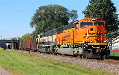 https://flic.kr/p/TaLaoa | BNSF 9717 | New SD70MACe 9717 and cousin SD70MAC 9602 lead a loaded ...