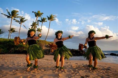 Where to see hula dancing in Maui, Hawaii | Hawaii hula, Hawaii pictures, Hula dancers