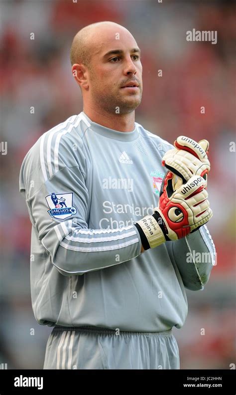 PEPE REINA LIVERPOOL FC LIVERPOOL FC ANFIELD LIVERPOOL ENGLAND 15 August 2010 Stock Photo - Alamy