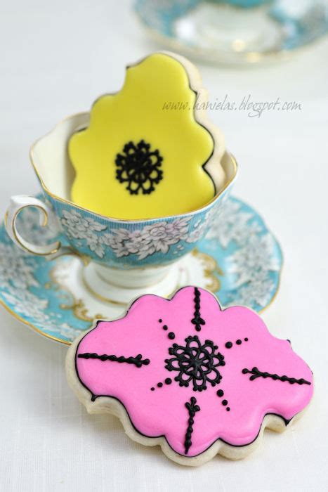 Easy Lace Cookies - Haniela's | Recipes, Cookie & Cake Decorating Tutorials