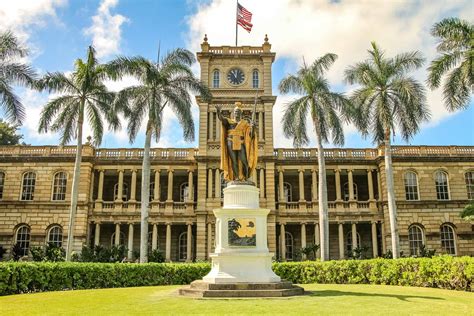 Historic Honolulu | Statue, Palace, Churches & Monuments