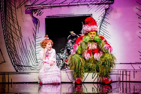 Theater Review: DR. SEUSSâ€™ HOW THE GRINCH STOLE CHRISTMAS! THE MUSICAL (Chicago Theatre in ...