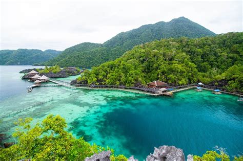 10 Tempat Wisata Paling Populer di Sulawesi Tenggara yang Wajib Dikunjungi • Asaljeplak.com