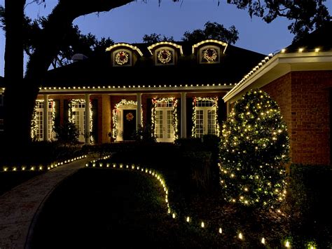 Holiday lighting installation - ahandys