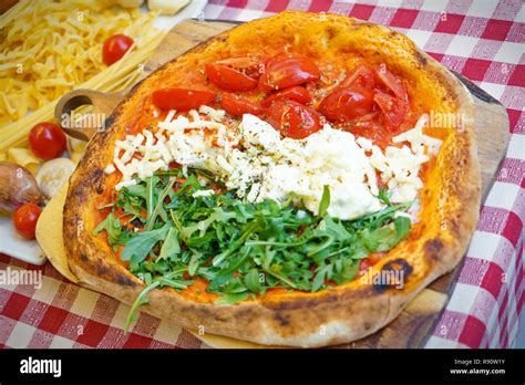 Italian flag pizza hi-res stock photography and images - Alamy