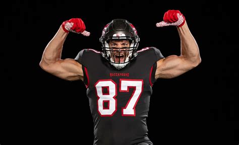 Tampa Bay Bucs reveal first photos of The Gronk in uniform | Creative ...