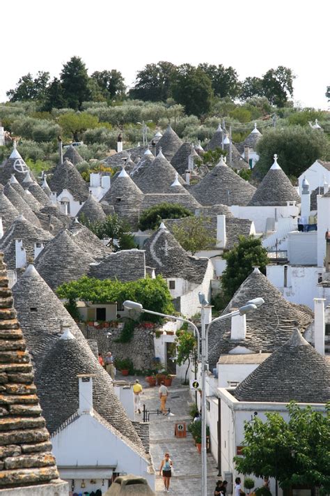 More Trulli houses in Alberobello, Italy | Pouilles italie, Italie ...