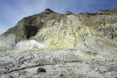 sulfur mineralization in volcanic crater – Geology Pics