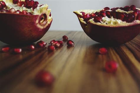 Can You Use Whole Pomegranate Seeds In A Smoothie? - SmoothieGains