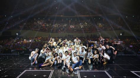 [Herald Review] 28 voices in ‘one mic,’ JYP Nation lives up to its name