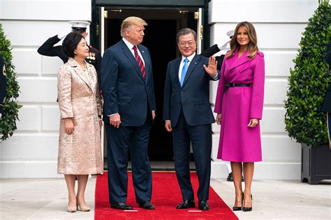 Melania Trump in Louboutins at White House With Korean First Family – Footwear News