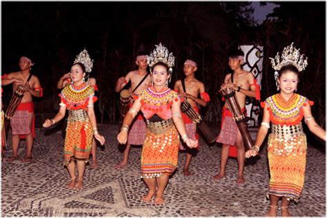 TARIAN- TARIAN TRADISIONAL DI MALAYSIA