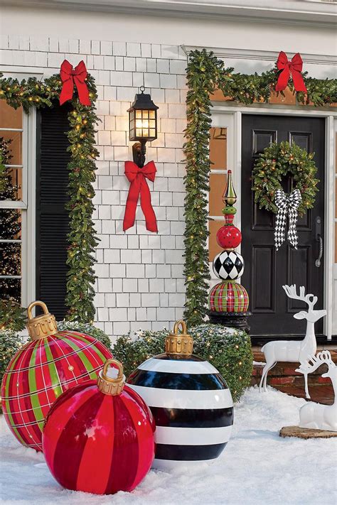 These Oversized Christmas Ornaments Are So Much Better Than Your Neighbor’s Giant ...