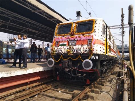 Passengers Pampered As India's Original High-Speed Train Rajdhani Express Turns 50