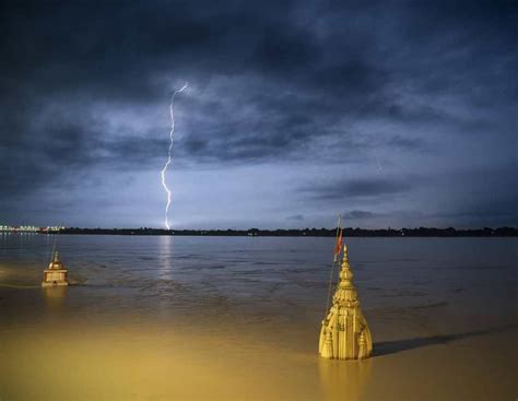 Manikarnika Ghat, Varanasi - Wordzz