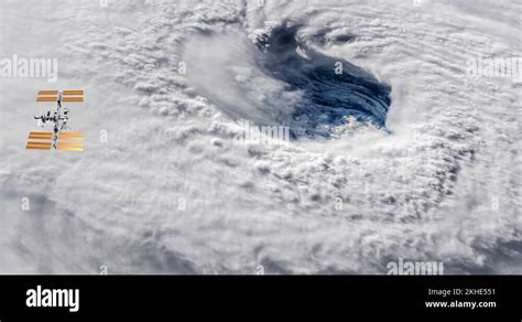 Eye of hurricane Stock Videos & Footage - HD and 4K Video Clips - Alamy