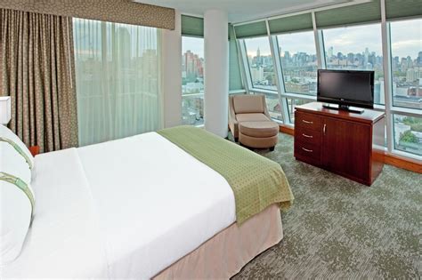 Holiday Inn Long Island City - Manhattan View Hotel (New York (NY ...