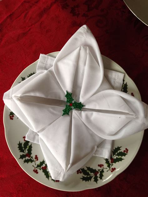 Snowflake napkin fold | Napkins, Napkin folding, Table napkins