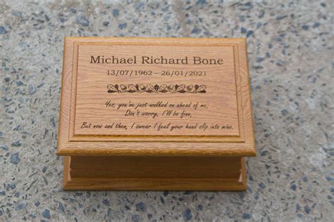 Oak Ashes Casket with Acorn Decoration - UK Memorials