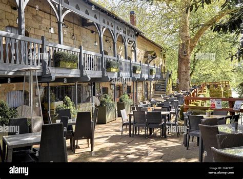 Saxon Mill character country pub and restaurant. Guys Cliffe, Warwick, England, UK Stock Photo ...