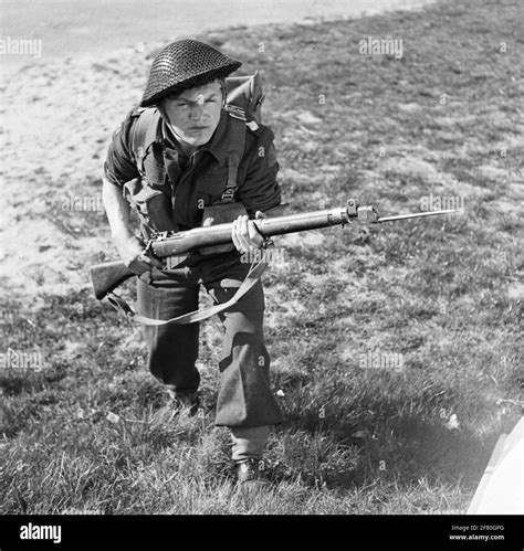 Lee enfield bayonet hi-res stock photography and images - Alamy