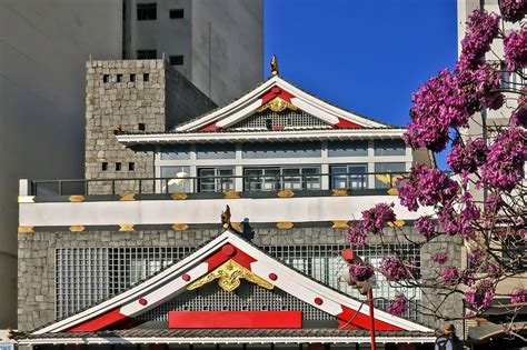 Praça da Liberdade - Polo da cultura oriental na capital paulista - Go ...