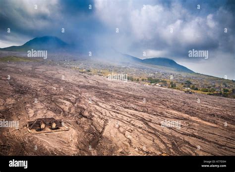 Montserrat volcano 1997 hi-res stock photography and images - Alamy