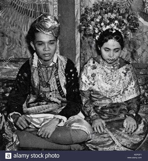 Minangkabau wedding hi-res stock photography and images - Alamy | Minangkabau, Village people ...