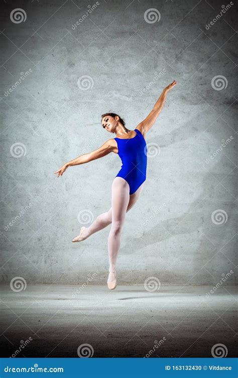 Ballerina on Pointe in Pose. Stock Photo - Image of active, classical: 163132430