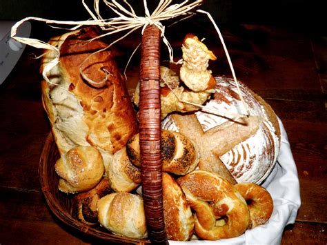 BREAD GIFT BASKET | Bread gifts, Food, Caramel apples