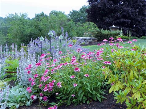 A Lovely New Hampshire Garden - FineGardening