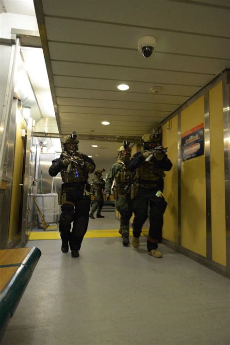 USCG MSRT during training in 2014. [683x1024] : r/policeporn