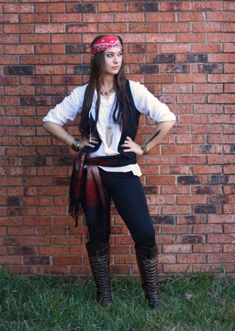 DIY Female Pirate Costume » Ideas & How-to Tutorials | maskerix.com | Piratin kostüm selber ...