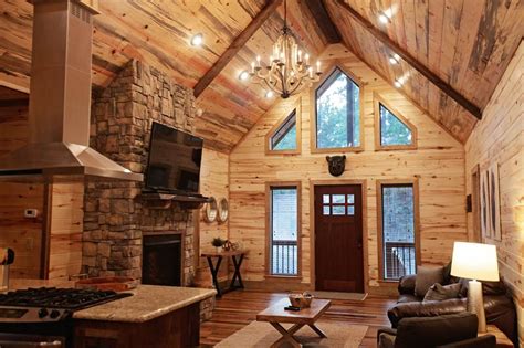 Rustic Retreat Cabin | Luxury Cabins in Broken Bow