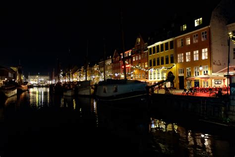 nyhavn-at-night - Helen on her Holidays