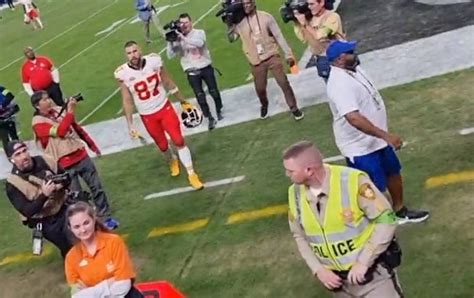 Travis Kelce’s simple gesture made a big impact on young Chiefs fan at Sunday’s game