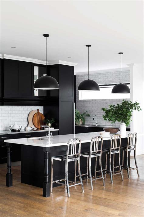 Drool-Worthy Black & White Kitchen Designs