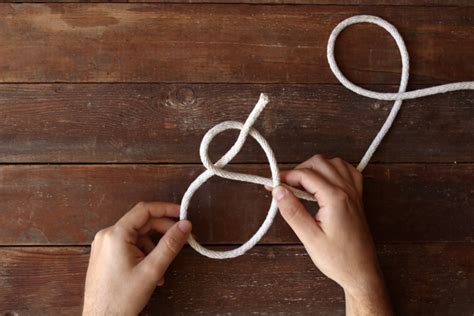 How to Tie a Bowline Knot – It’s the Most Useful Knot You’ll Ever Learn - ManMadeDIY